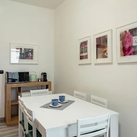 Caliph House 128 * Бари