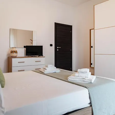 Caliph House 128 * בארי