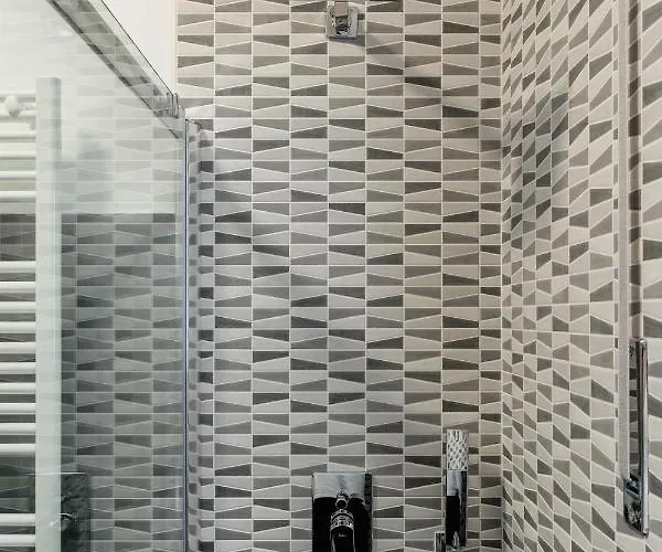 Caliph House 128 * Bari