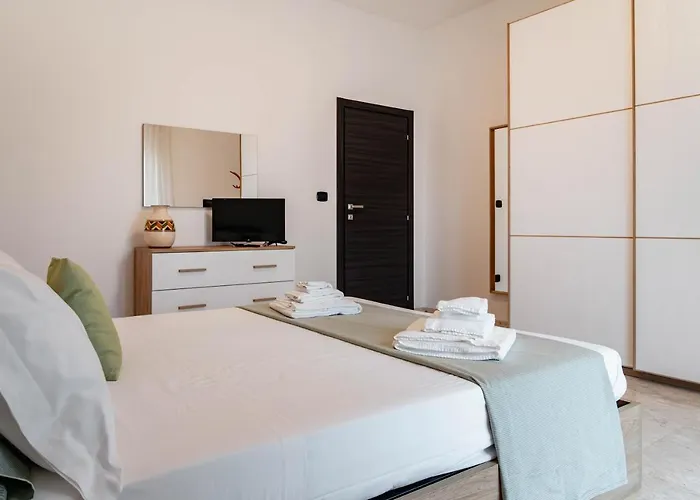 Caliph House 128 * Bari