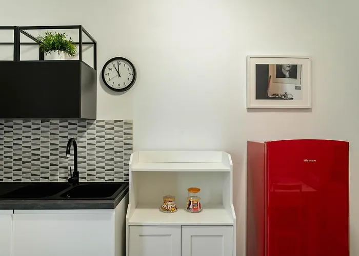 Caliph House 128 Bari