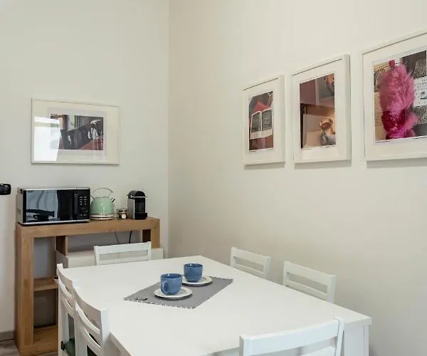 Caliph House 128 * Bari